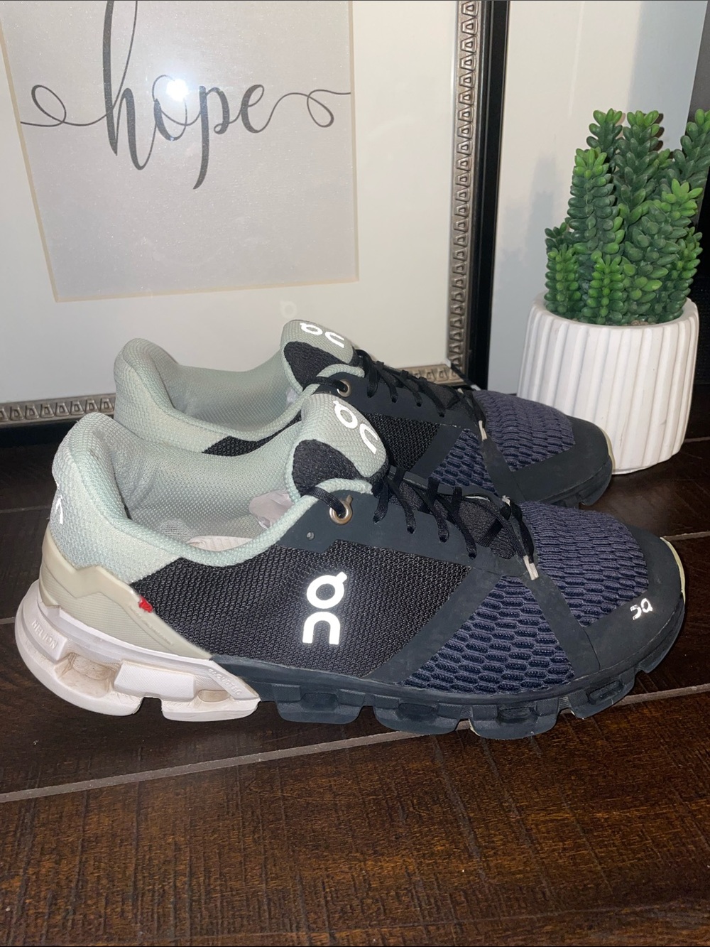 On Cloud Cloudflyer Running Shoes / Sneakers size 9